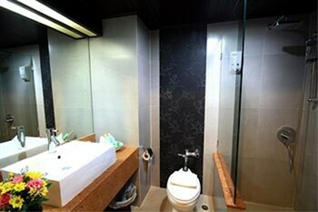 Pinnacle Lumpinee Hotel & Spa