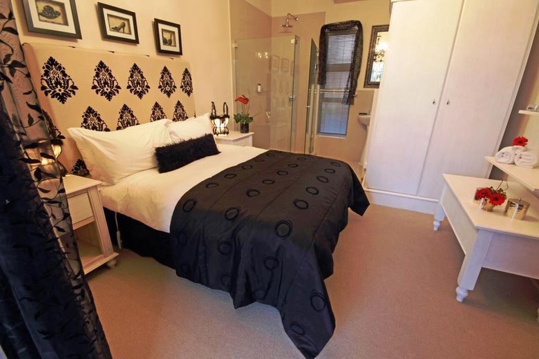 Hostal The Falls Guest House