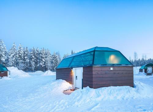 Hotel Arctic Glass Igloos