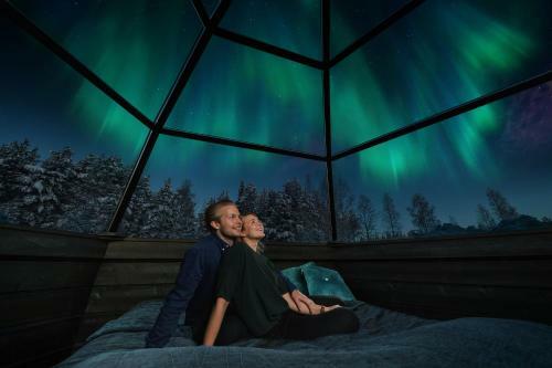 Hotel Arctic Glass Igloos