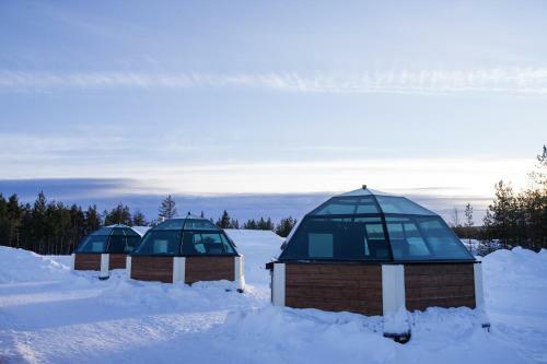 Hotel Arctic Glass Igloos