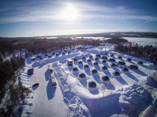Hotel Arctic Glass Igloos