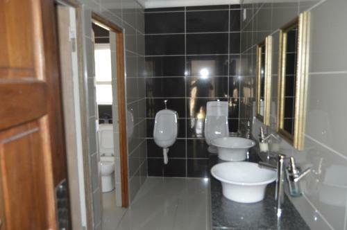 Hostal Lakeview Guest House