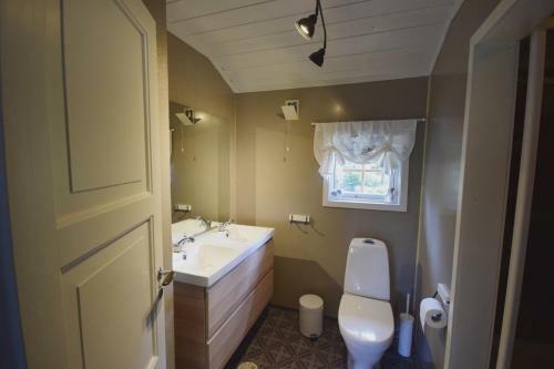 Lodge Halvorseth Yurts