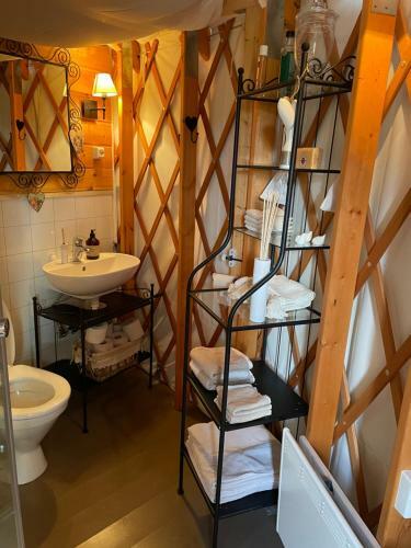 Lodge Halvorseth Yurts