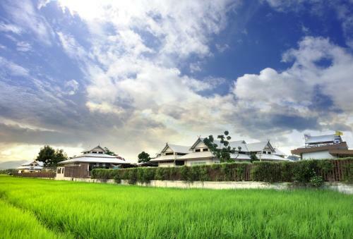 Hotel Montharntham Resort Ruknailuang