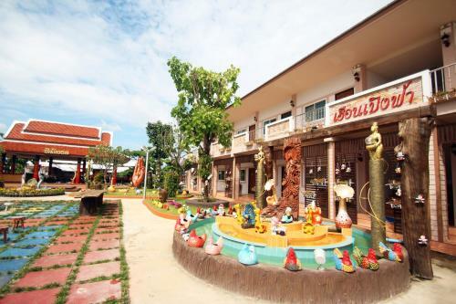 Hotel Montharntham Resort Ruknailuang