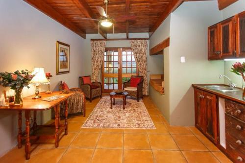 Hostal De Denne Guest House