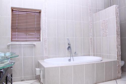Hostal Ikaze Guest House