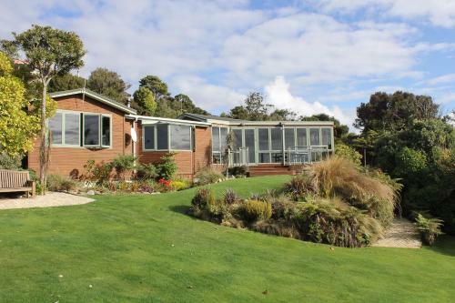 Bed & Breakfast Sails Ashore Lodge