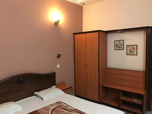 Hotel D R International