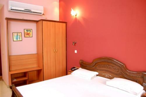 Hotel D R International