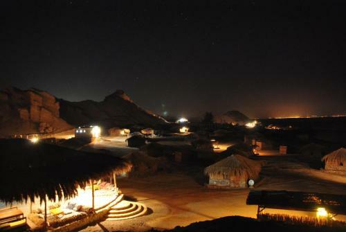 Lodge Moon Island Camp