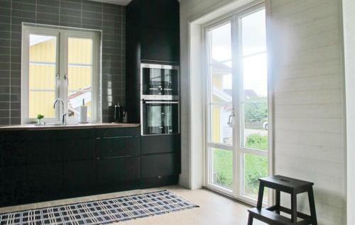 Holiday Home Heestrand R�dalen Hamburgsund