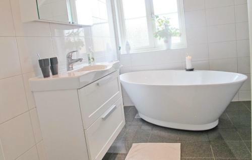 Holiday Home Heestrand R�dalen Hamburgsund