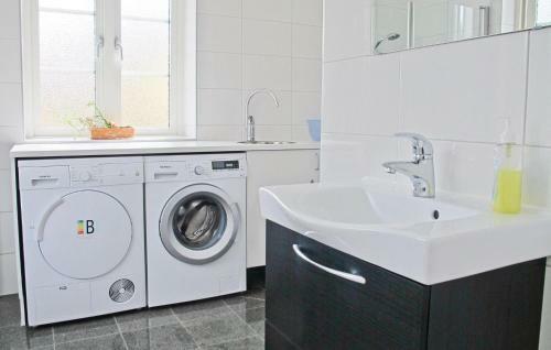 Holiday Home Heestrand R�dalen Hamburgsund