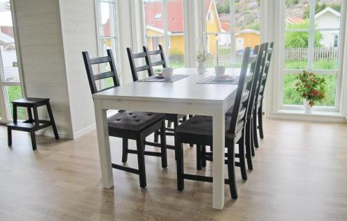 Holiday Home Heestrand R�dalen Hamburgsund