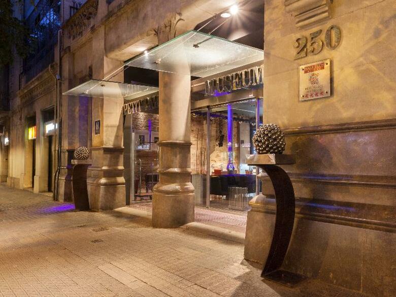 Hotel Petit Palace Museum