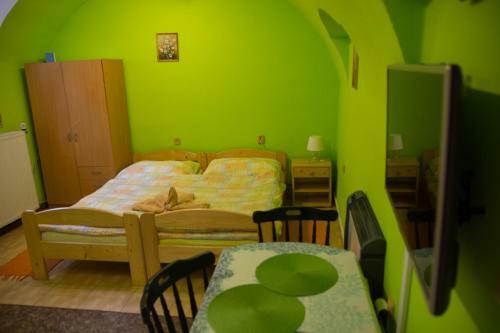 Hostal Penzion H-market