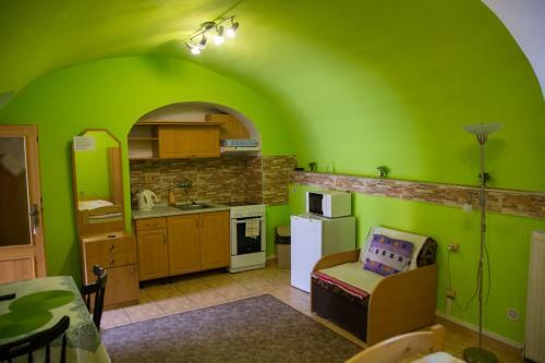 Hostal Penzion H-market