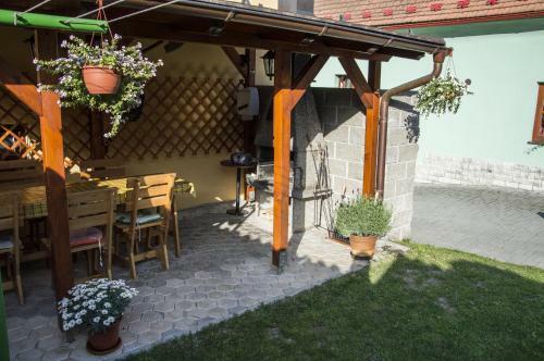 Hostal Penzion H-market