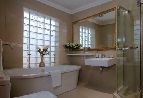 Hostal The Oasis Signature Hotel