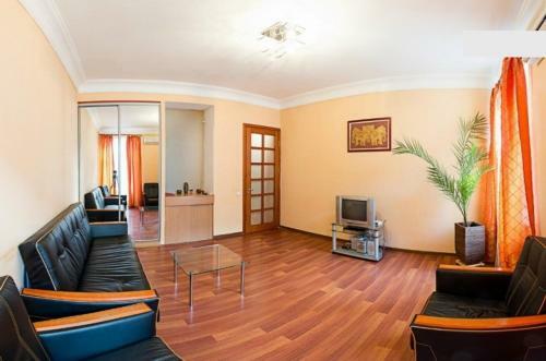 Alex Apartments On Lva Tolstogo