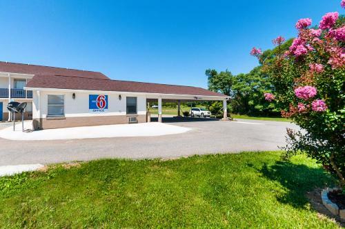 Motel 6 Charles Town