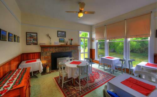 Acacia Bed And Breakfast
