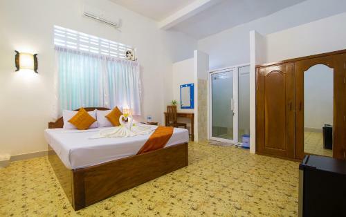 Hotel Blossoming Romduol Lodge