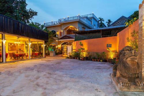 Hotel Blossoming Romduol Lodge