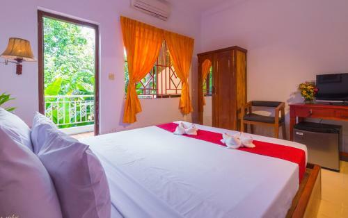 Hotel Blossoming Romduol Lodge
