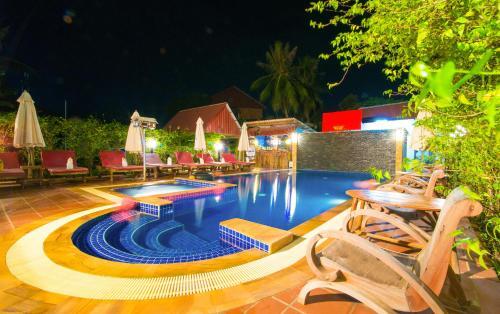 Hotel Blossoming Romduol Lodge