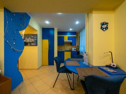 Sunny Old Town Apartments