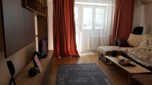 Sunny Old Town Apartments