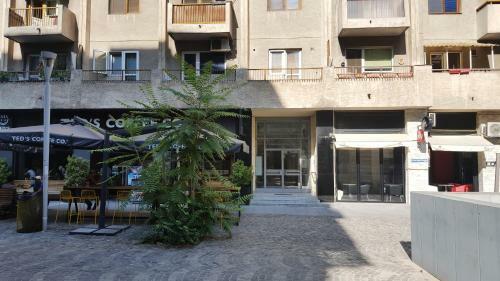 Sunny Old Town Apartments