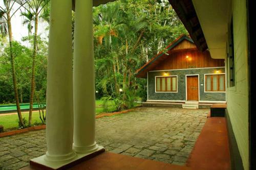 Hotel Orchid Trails Resort