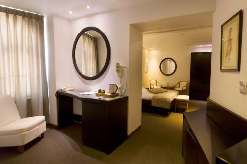 Golden Walls Hotel