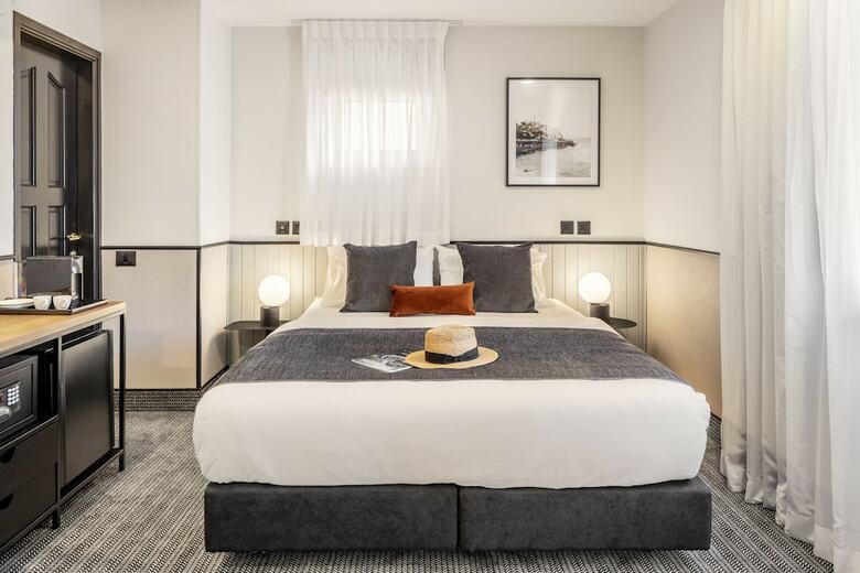 Port Hotel