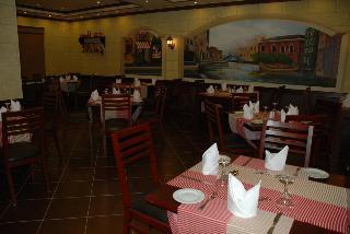 Grand Pyramids Hotel