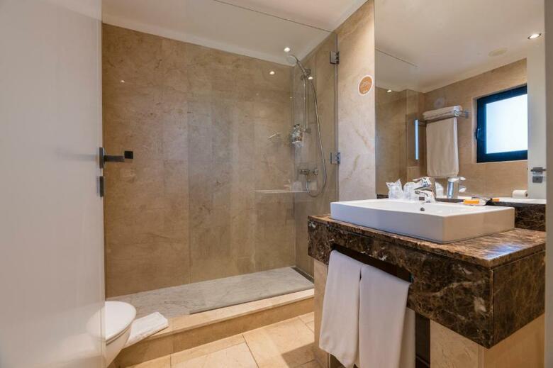 Topazio Mar Beach Hotel & Apartments