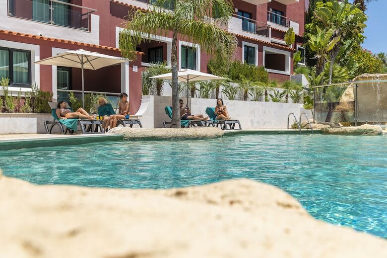 Topazio Mar Beach Hotel & Apartments