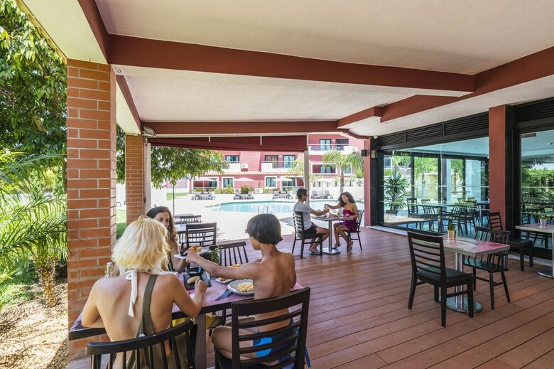 Topazio Mar Beach Hotel & Apartments