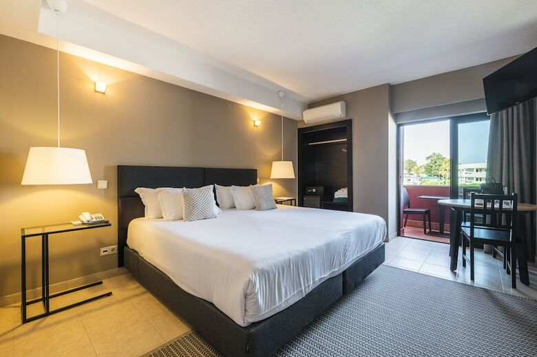 Topazio Mar Beach Hotel & Apartments