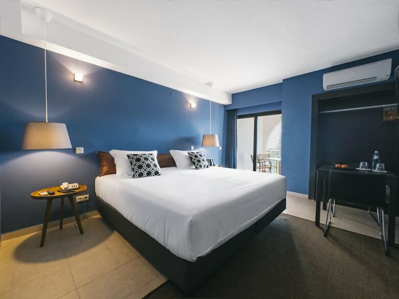 Topazio Mar Beach Hotel & Apartments