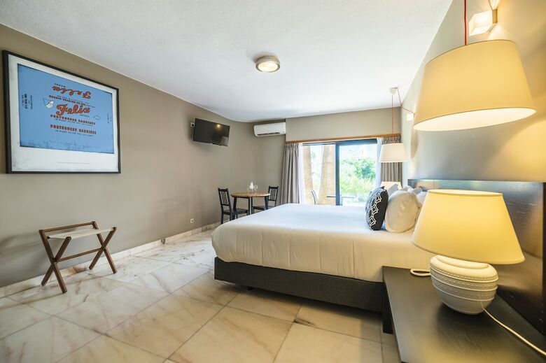 Topazio Mar Beach Hotel & Apartments