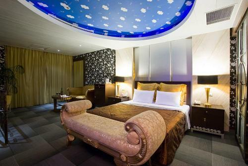 Crystal Business Motel