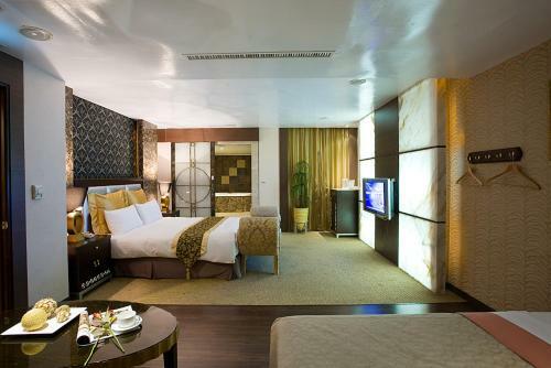 Crystal Business Motel