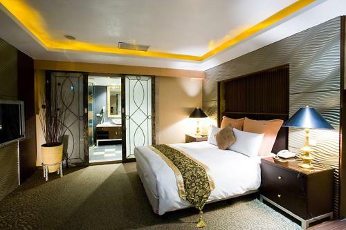 Crystal Business Motel