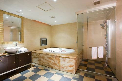 Crystal Business Motel